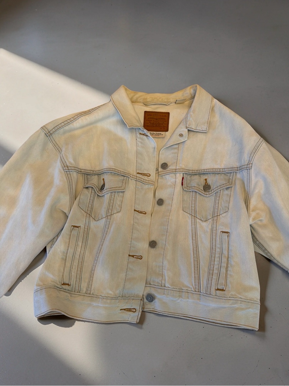 Levi's Light Denim Wash Trucker Jacket - excellent condition